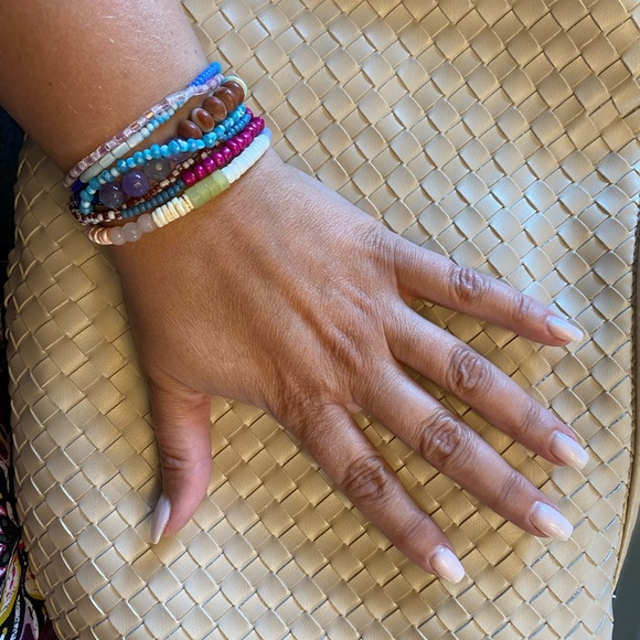 Anthropologie stretch beaded bracelet with magnetic closure. - Picture 3 of 3